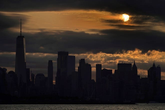 f493615d-bfb0-4495-a615-6e3c7aed5fcf-AP_Eclipse_New_York[1]